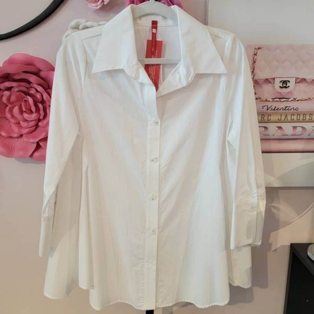 NWT IC Collection White Button-Up Swing Top
